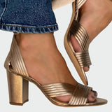Lucie Elegantni Sandali z Diagonalnimi Pasovi za Mesto Stil