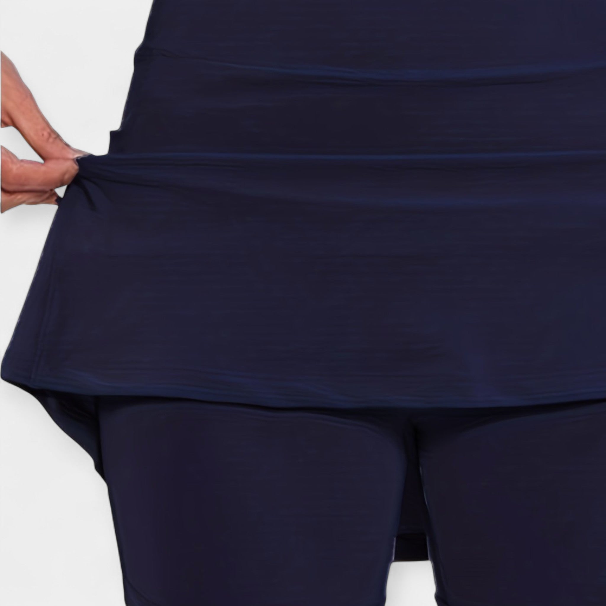 Kratke hlače z visokim pasom in krilom