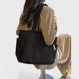 Tilda - Prugasta Torba z Detajli na Šnuri