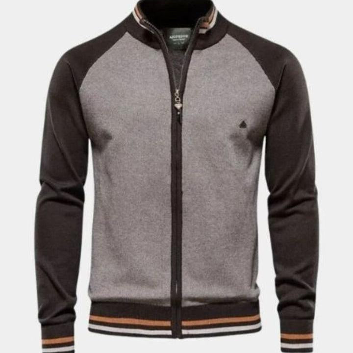 "Felix™ | Kardigan z Zadrgo" can be rewritten as "Felix™ | Kardigan s Zadrgo" or "Felix™ | Zadrgasti Kardigan". If you want a more descriptive title, you could use "Felix™ | Elegantni Kardigan z Zadrgo". Please let me know if you need a different style or