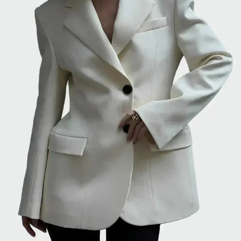 Nikol - Sako z Impresivnim Krojem in Gumbi