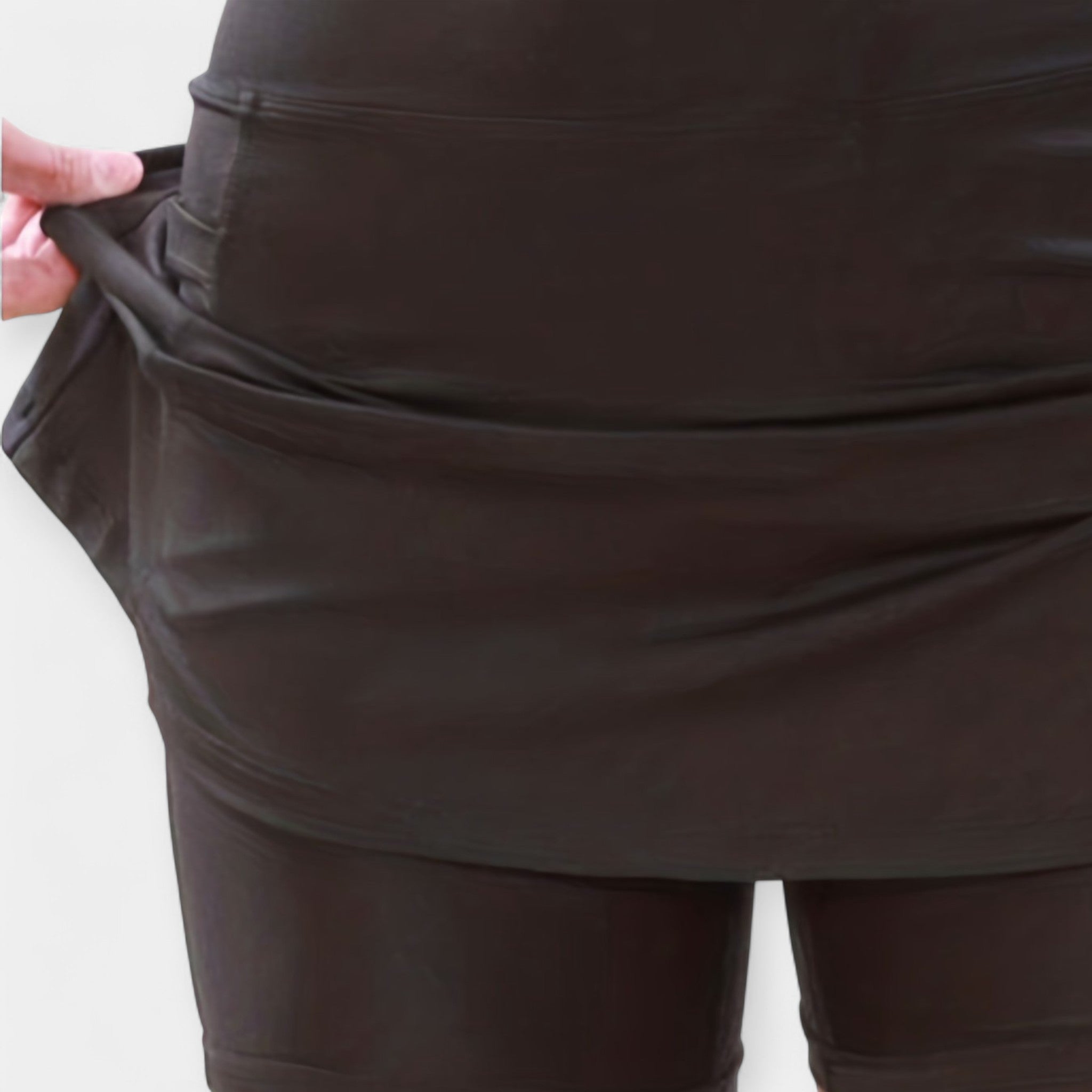 Kratke hlače z visokim pasom in krilom